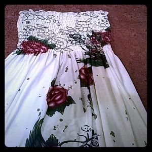 Sleeveless/tube top style dress